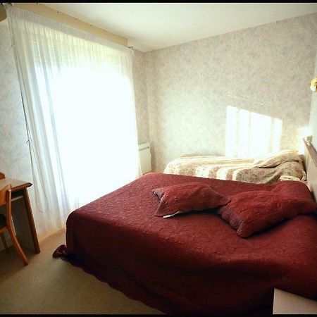 Hotel Au Bec Sale La Menitré Esterno foto