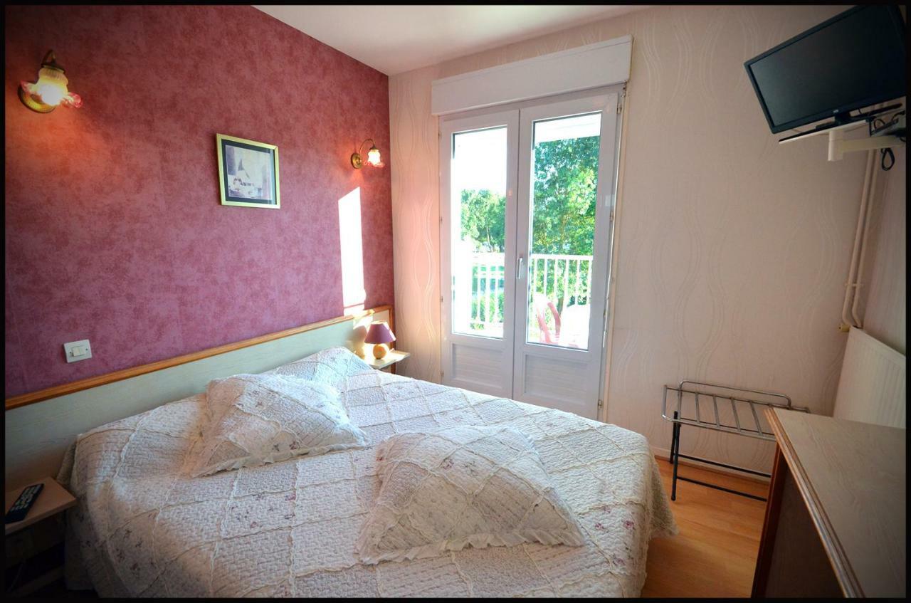 Hotel Au Bec Sale La Menitré Esterno foto